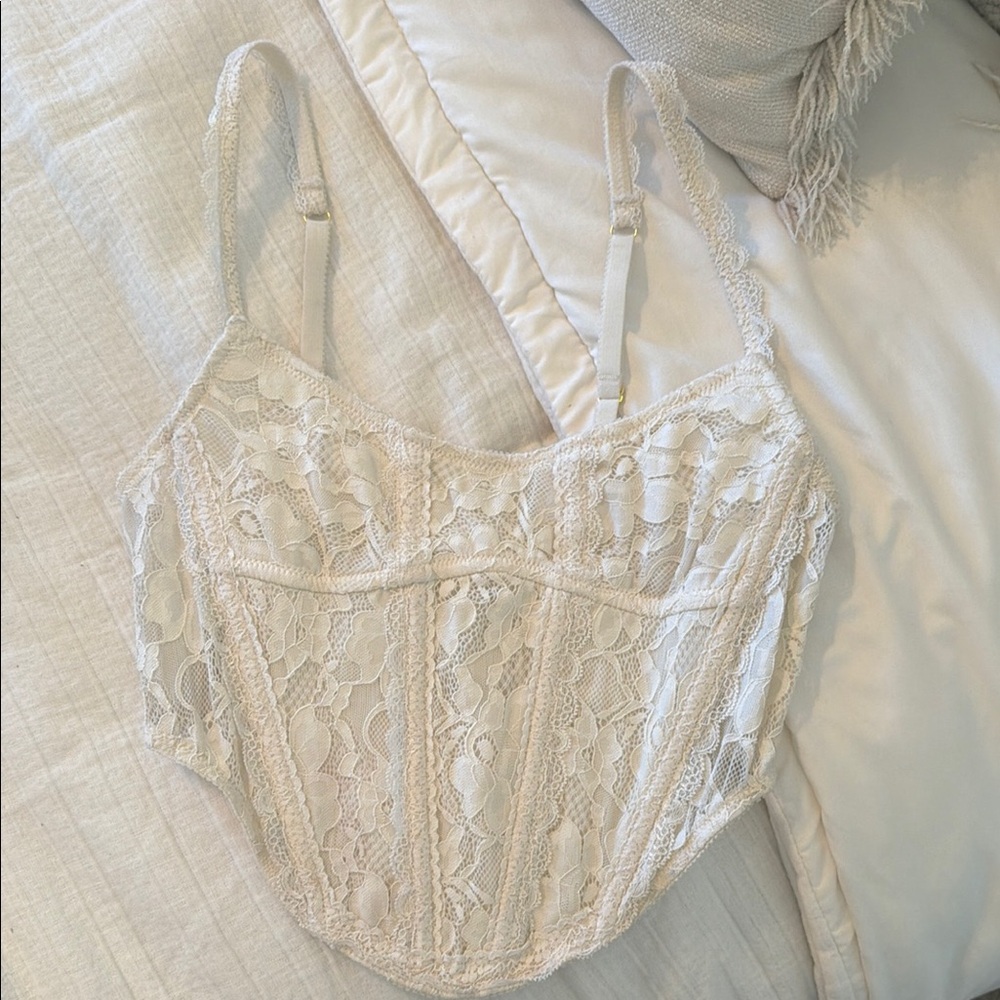 Urban Outfitters Lace Bustier in Cream